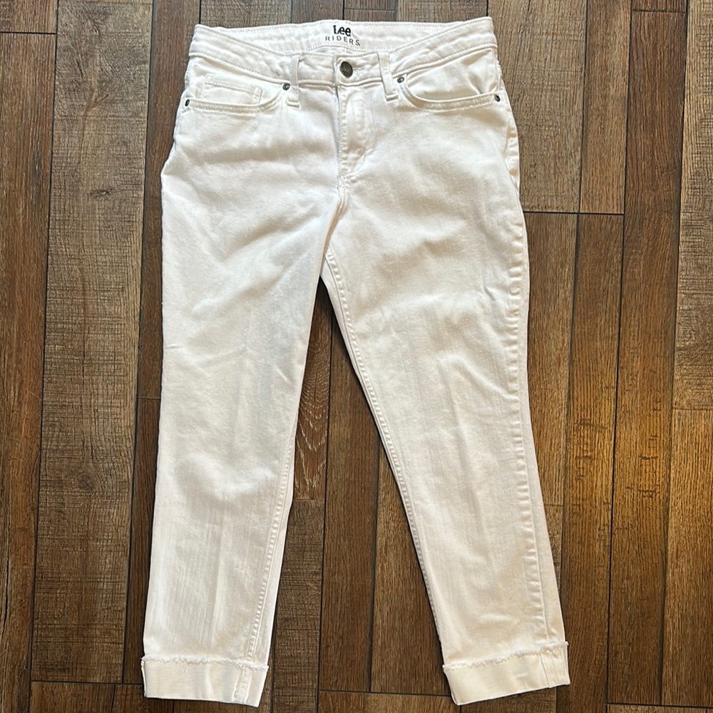 Lee White Ankle Cropped Jeans Size 8 Women’s Like New Condition 🤩priced to sale✅